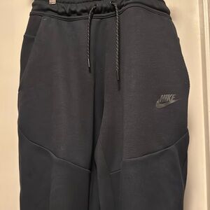 Nike tech fleece pants black size small (30-32)